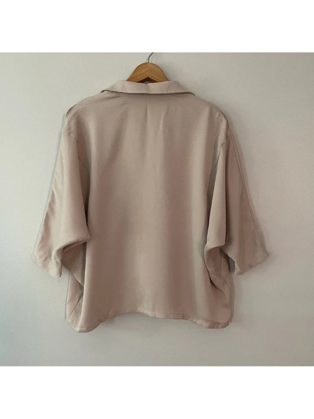 NEW Brian Bailey Beige Satin Blouse Top Size Large - Picture 5 of 6
